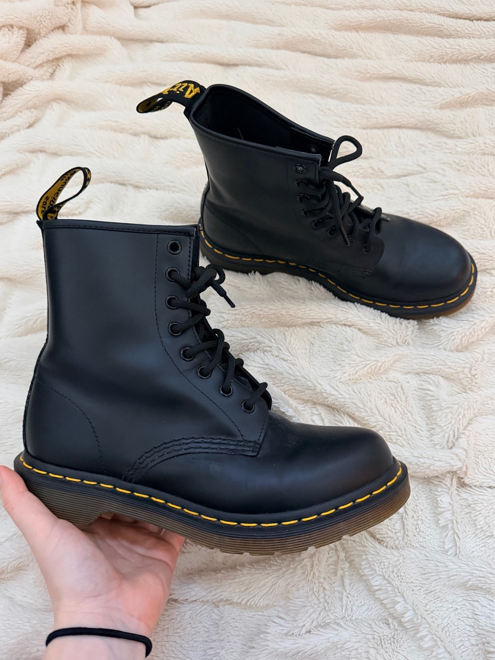 Dr. Martens 1460 8-Eye Boot black leather combat boots lace-up Sz 8 women’s